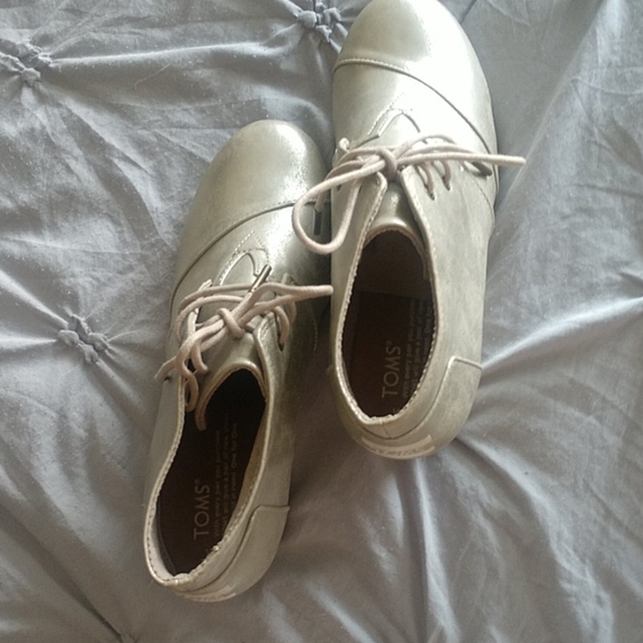 Toms size 8 Silver/Gold Booties - Picture 3 of 6